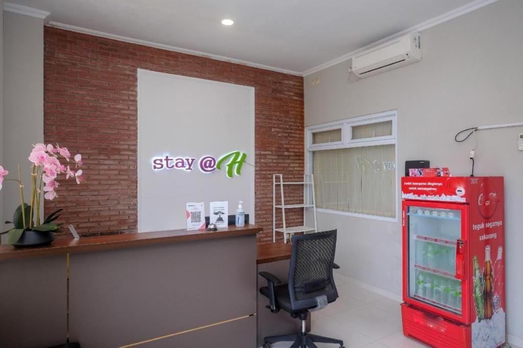 Urbanview Stay @H Jakal By Reddoorz Yogyakarta Exterior foto