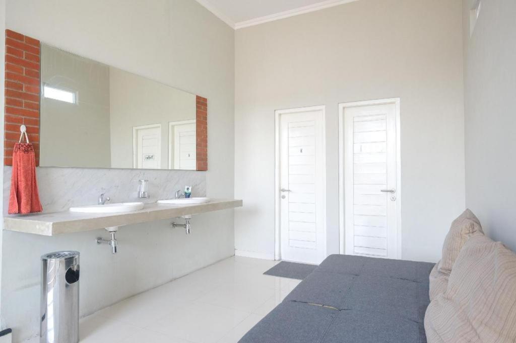 Urbanview Stay @H Jakal By Reddoorz Yogyakarta Exterior foto