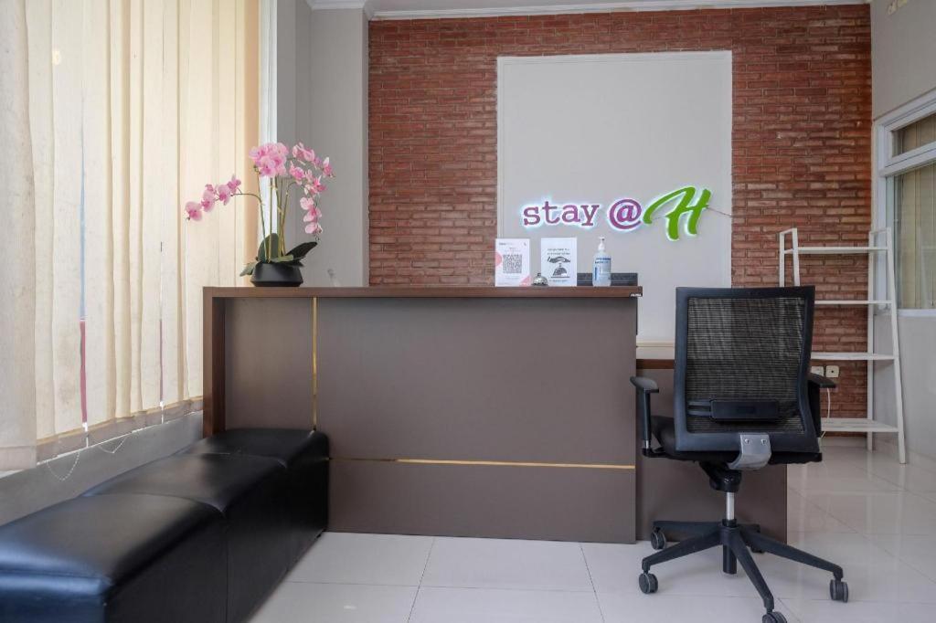 Urbanview Stay @H Jakal By Reddoorz Yogyakarta Exterior foto