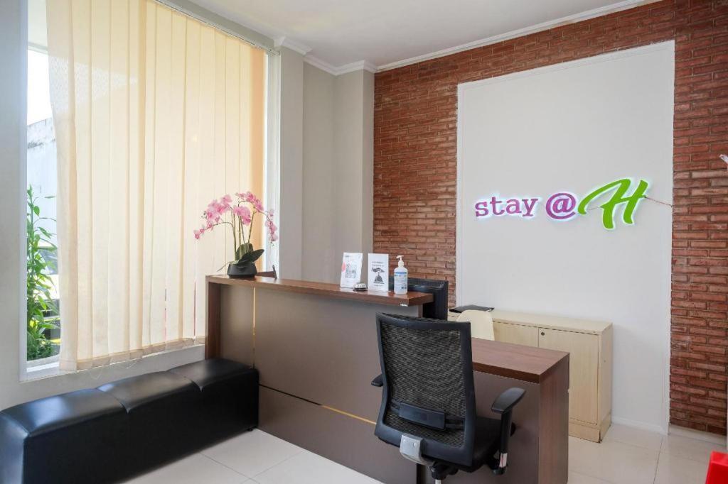 Urbanview Stay @H Jakal By Reddoorz Yogyakarta Exterior foto