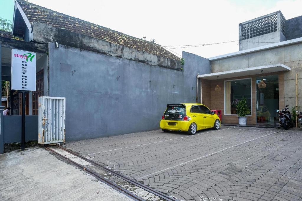 Urbanview Stay @H Jakal By Reddoorz Yogyakarta Exterior foto
